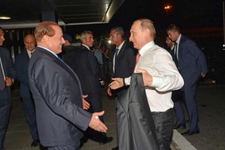 Putin dostu ilə qucaqlaşması gündəm oldu