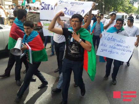 Gənclər Bakıda aksiya keçirdilər