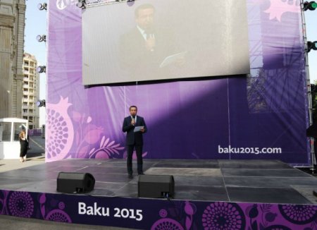 Atletlər Kəndində bayraqlar qaldırıldı
