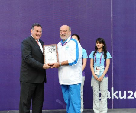 Atletlər Kəndində bayraqlar qaldırıldı