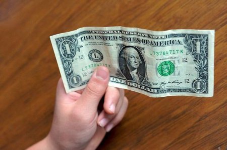 Bu ölkədə 1 dollar 35 000 000 000 000 000-a bərabərdir