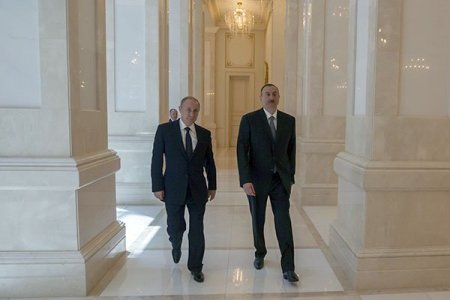 İlham Əliyevlə Vladimir Putin arasında danışıqlar başladı