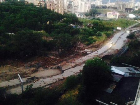Tiflis su altında: Ölənlərin sayı 10-a çatdı