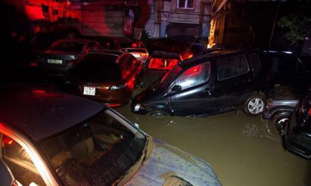 Tiflis su altında: Ölənlərin sayı 10-a çatdı