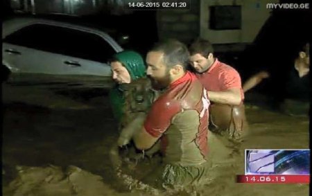 Tiflisdə güclü daşqının törətdiyi fəsadlar aradan qaldırılır