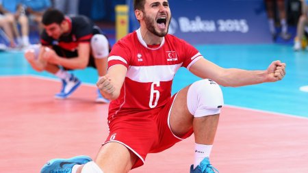 Türkiyə voleybolçularına tamaşaçılardan böyük dəstək