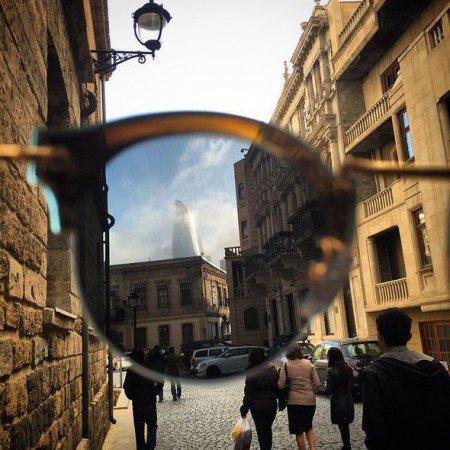 İnstagram-da yer: Bakı