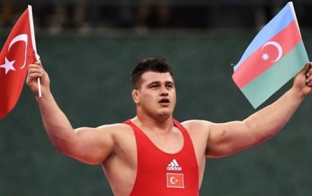 Bakıda qızıl medal qazanan güləşçiyə Türkiyədən şok