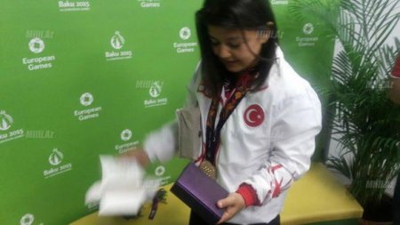 Qalib idmançılara verilən hədiyyə nədir?