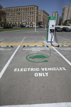 Elektrik avtomobilləri üçün enerji doldurma məntəqələri quraşdırılır