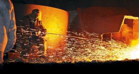 Keçmiş deputat metal oliqarxının ittihamlarına cavab verdi