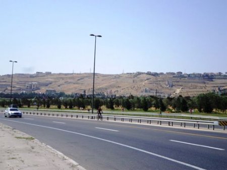 «Dostluq» parkında villaların söküntüsü dayandırılıb