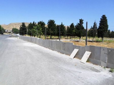 «Dostluq» parkında villaların söküntüsü dayandırılıb