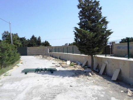 «Dostluq» parkında villaların söküntüsü dayandırılıb