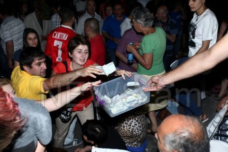 İrəvan küçələrində etiraz çadırları quruldu