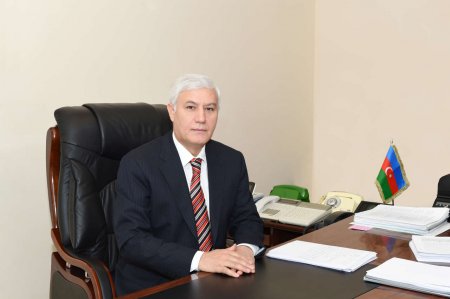 Prezident Administrasiyasının rəsmisi harınlamış məmurlardan yazdı: Özlərini normal aparsınlar