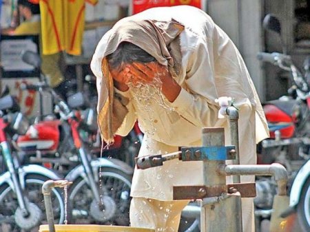Pakistanda anomal istilərin qurbanlarının sayı minə çatdı