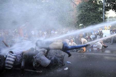 İrəvanda kütləvi etiraz aksiyaları davam edir