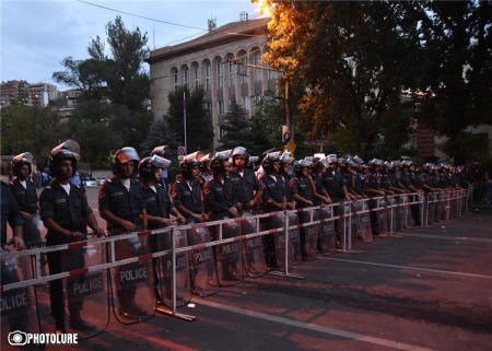 İrəvandakı ixtişaşların gizli görüntüləri