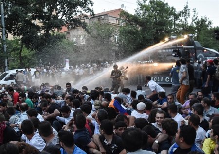 İrəvandakı ixtişaşların gizli görüntüləri