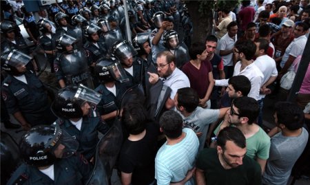 İrəvandakı ixtişaşların gizli görüntüləri