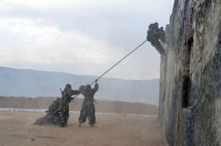 Müdafiə naziri yeni atış mərkəzi açdı