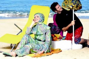 Halal turizm: qapalı hovuz, yelkənlə bağlanmış dəniz...