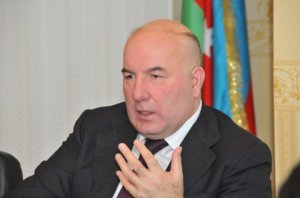 Elman Rüstəmov daha bir bankı bağladı