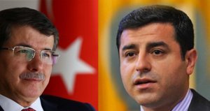 Davudoğlu kürdyönümlü partiya lideri ilə bir masa arxasında
