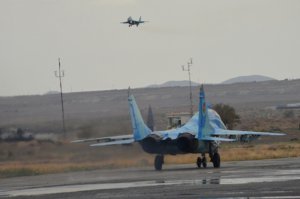 Təyyarə və helikopterlərimiz cəbhəboyu uçuşlar keçirir