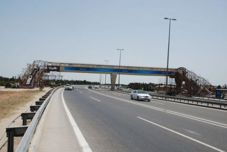 Paytaxtın mərkəzi prospektində yerüstü piyada keçidlərinin üzlükləri yenilənir