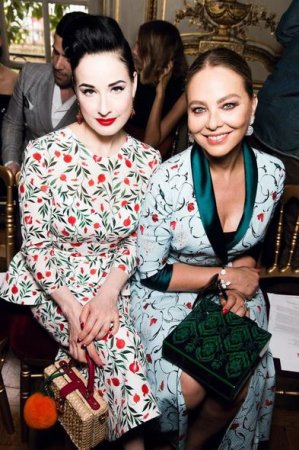 Nərgiz Paşayevanın qızı Paris moda həftəsində