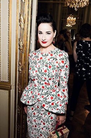 Nərgiz Paşayevanın qızı Paris moda həftəsində