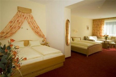 Avstriyada otel alan azərbaycanlı danışdı