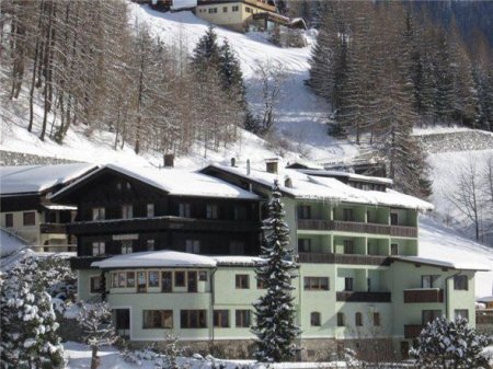 Avstriyada otel alan azərbaycanlı danışdı