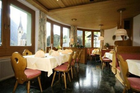Avstriyada otel alan azərbaycanlı danışdı