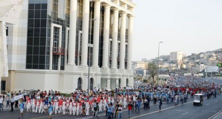 Bakıda könüllülərin paradı keçirildi