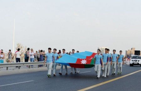 Bakıda könüllülərin paradı keçirildi