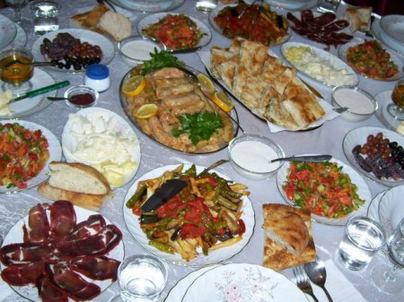 Zaqatalada iftar açan ailə zəhərləndi