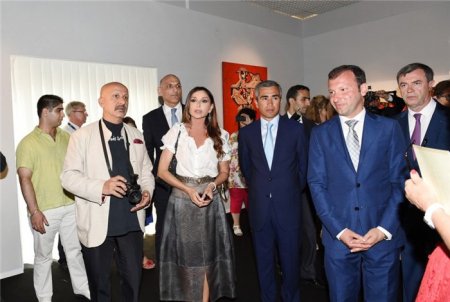 Xalçalarımız Kannda nümayş olunur