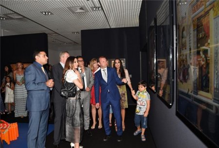 Xalçalarımız Kannda nümayş olunur