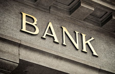 Azərbaycanda bağlanan bank kreditlərin qaytarılmasını tələb edir