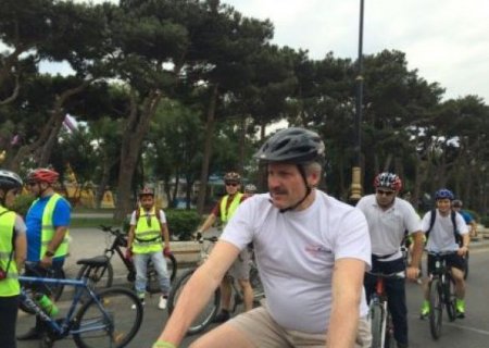 Robert Sekuta Bakı yollarında velosiped sürdü