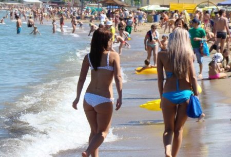 Bakıda 3 nəfər oğlan gənc qızı “AquaPark”da döydülər