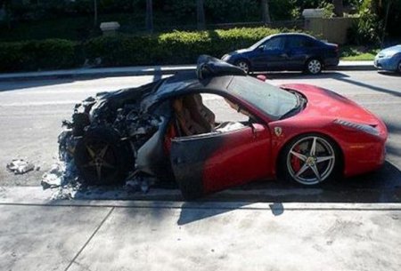 “Ferrari” belə yanıb kül oldu