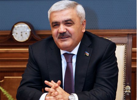 Rövnəq Abdullayev: Neftin qiyməti 75 dollaradək artacaq