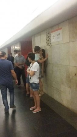 Hər kəs Sahil metrosunda qızla oğlanın intim biyabırçılığından danışır