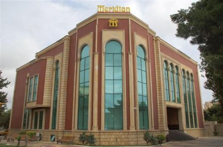 Bakıda tanınmış şadlıq sarayının qarşısında ölümcül dava