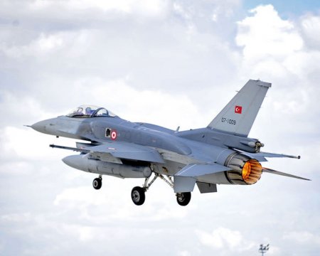 Azərbaycan Türkiyənin İŞİD-i bombardman etməsini dəstəklədi