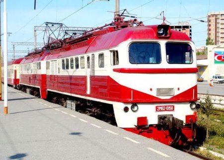 Məcburi köçkünlər “Azərbaycan Dəmir Yolları”na məxsus inzibati binadan çıxarılacaq